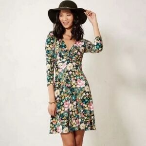💘 Lilka Floral Torsade Dress M